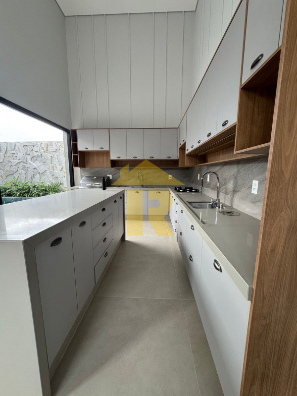 Casa de Condomínio com 4 quartos à venda, 240m² — foto 12 de 25