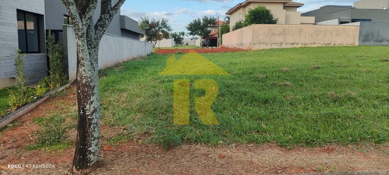Terreno / Lote / Condomínio  à venda, 366m² — foto 2 de 21