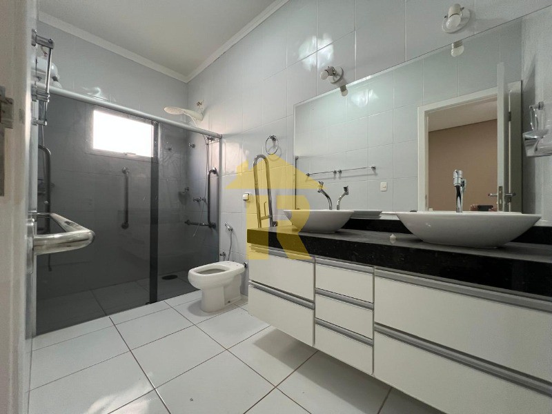 Casa de Condomínio com 4 quartos à venda e aluguel, 223m² — foto 28 de 29