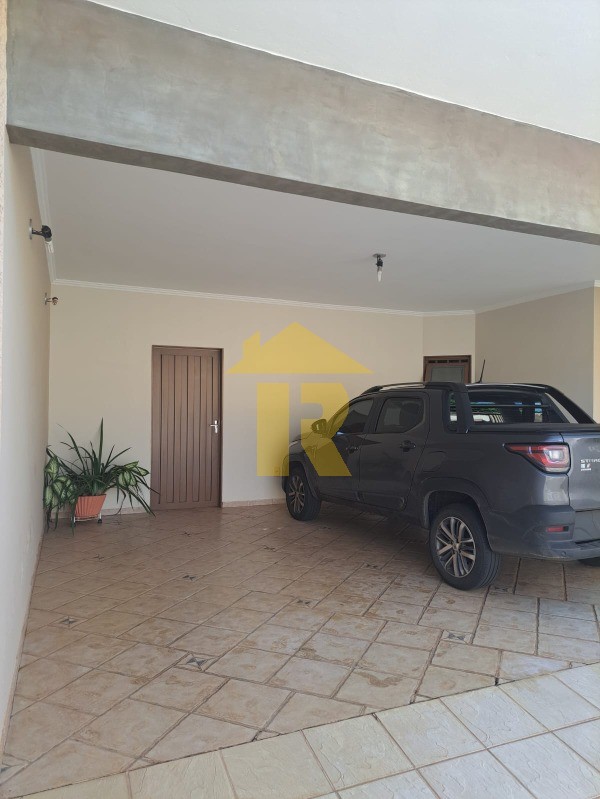 Casa com 3 quartos à venda, 220m² — foto 3 de 37