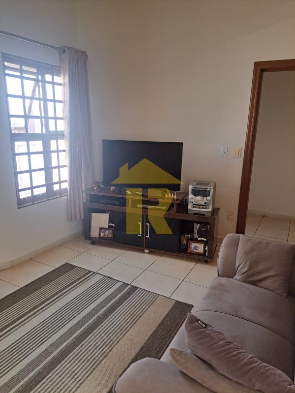 Casa com 3 quartos à venda, 220m² — foto 8 de 37