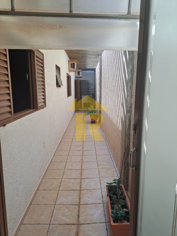 Casa com 3 quartos à venda, 220m² — foto 35 de 37