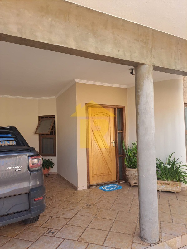 Casa com 3 quartos à venda, 220m² — foto 4 de 37