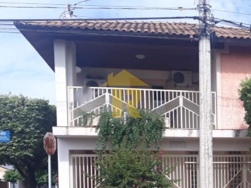 Casa com 3 quartos à venda, 217m² — foto 3 de 26