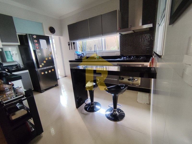 Casa de Condomínio com 3 quartos à venda, 269m² — foto 12 de 29