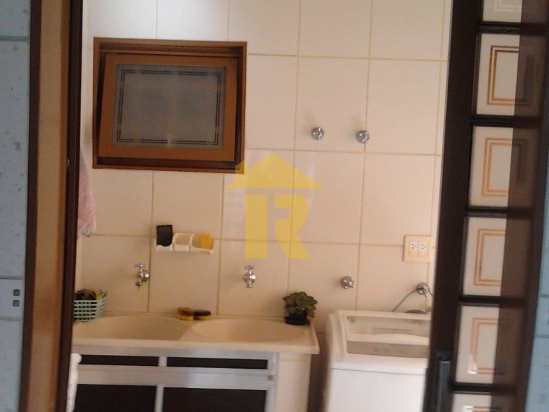 Casa com 3 quartos à venda, 220m² — foto 31 de 37