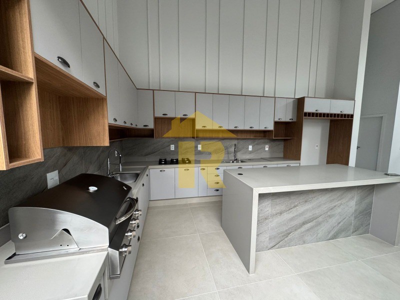 Casa de Condomínio com 4 quartos à venda, 240m² — foto 10 de 25