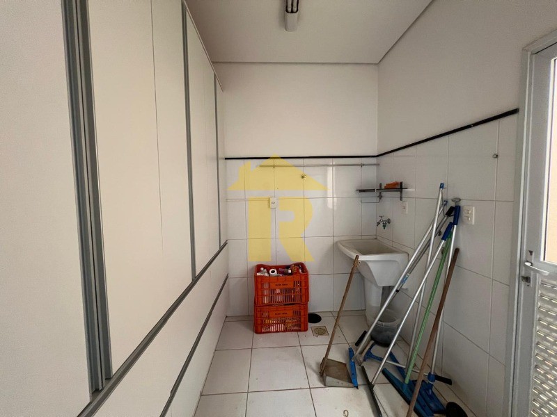 Casa de Condomínio com 4 quartos à venda e aluguel, 223m² — foto 11 de 29