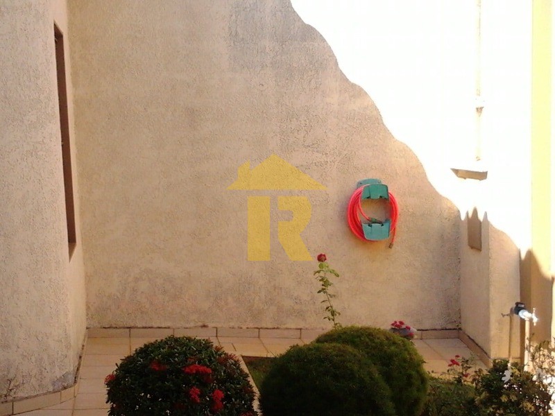 Casa com 3 quartos à venda, 220m² — foto 2 de 37