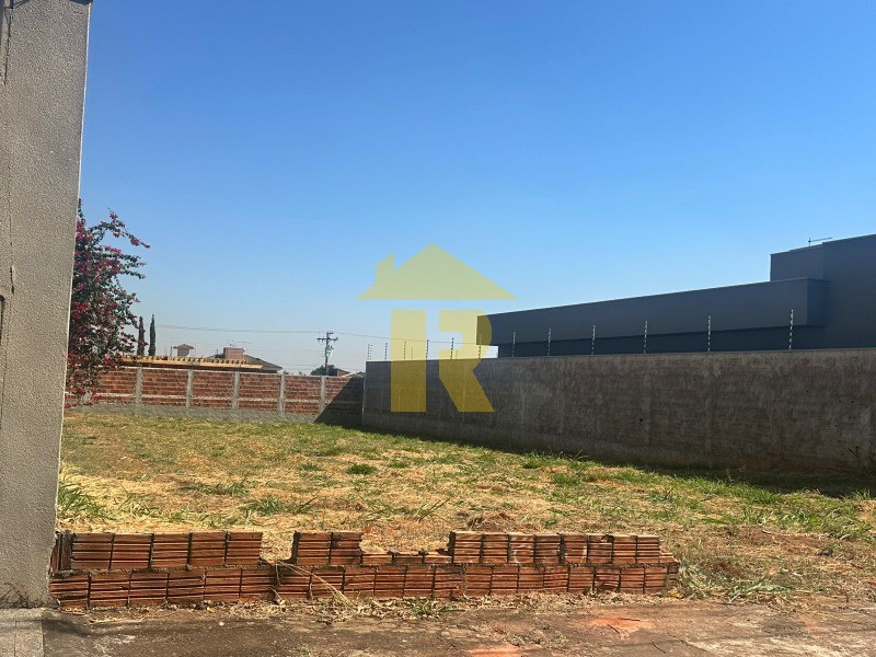 Terreno / Lote / Condomínio  à venda, 720m² — foto 1 de 20