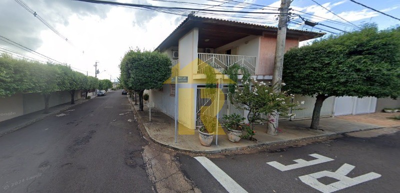 Casa com 3 quartos à venda, 217m² — foto 1 de 26