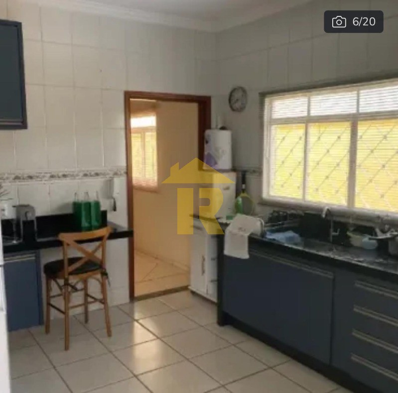 Casa com 3 quartos à venda, 240m² — foto 10 de 23