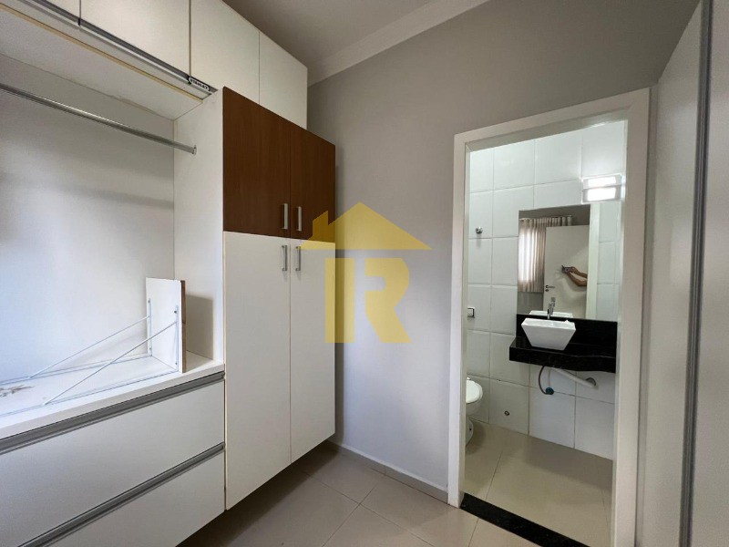 Casa de Condomínio com 3 quartos à venda, 220m² — foto 12 de 27