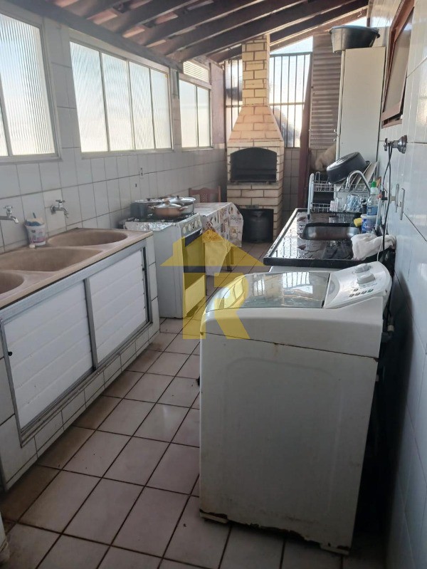 Casa com 3 quartos à venda, 367m² — foto 21 de 37