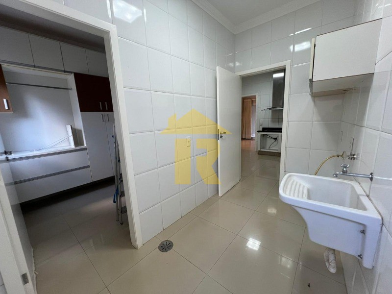 Casa de Condomínio com 3 quartos à venda, 220m² — foto 10 de 27