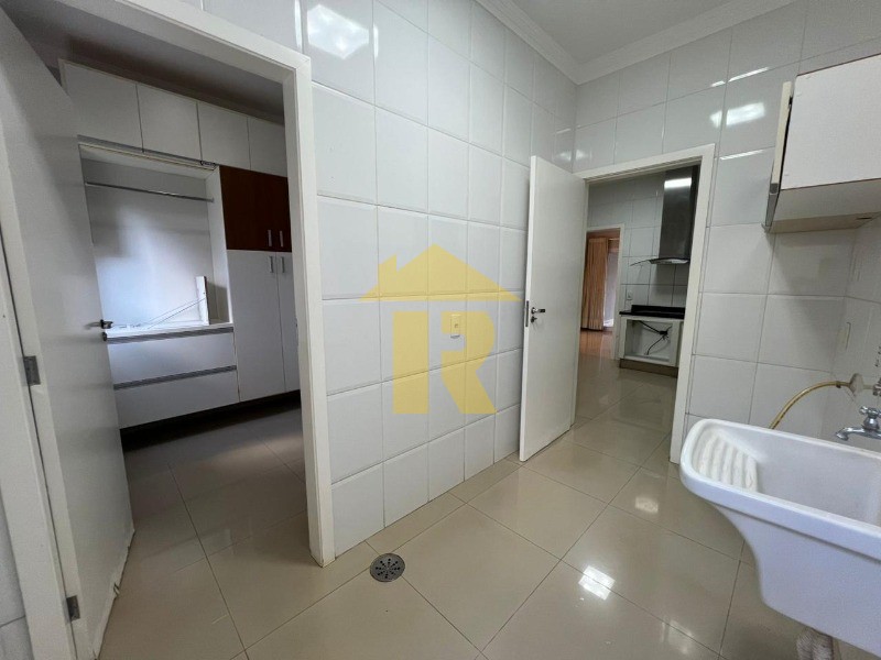 Casa de Condomínio com 3 quartos à venda, 220m² — foto 9 de 27
