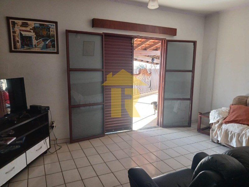 Casa com 3 quartos à venda, 367m² — foto 14 de 37