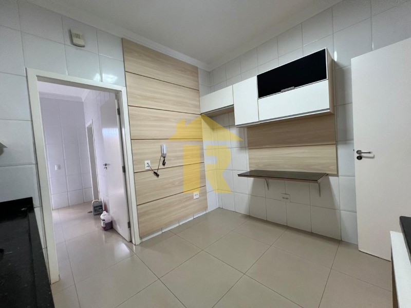 Casa de Condomínio com 3 quartos à venda, 220m² — foto 8 de 27
