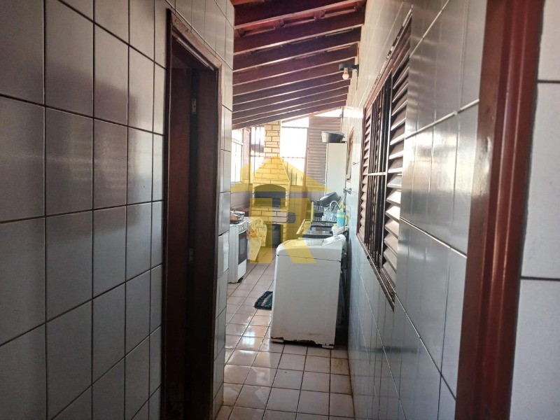Casa com 3 quartos à venda, 367m² — foto 22 de 37