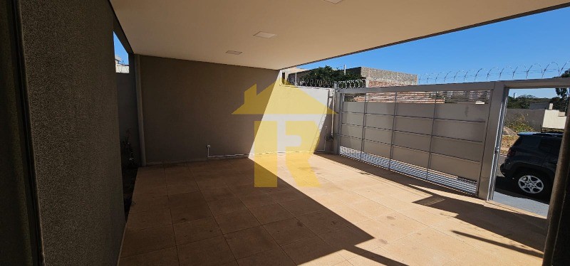 Casa com 3 quartos à venda e aluguel, 120m² — foto 3 de 32