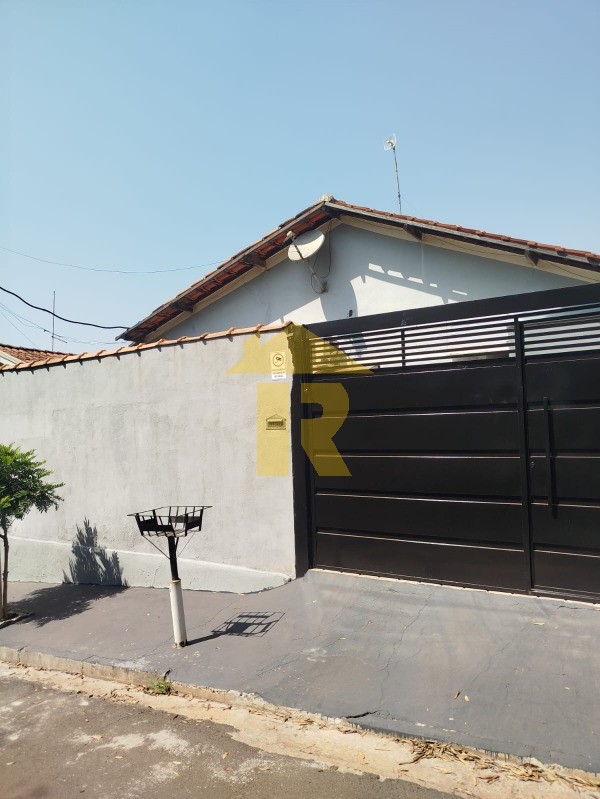 Casa com 3 quartos à venda, 160m² — foto 1 de 20