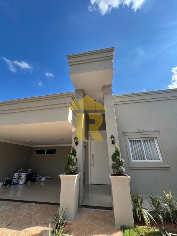 Casa de Condomínio com 3 quartos à venda, 220m² — foto 2 de 27