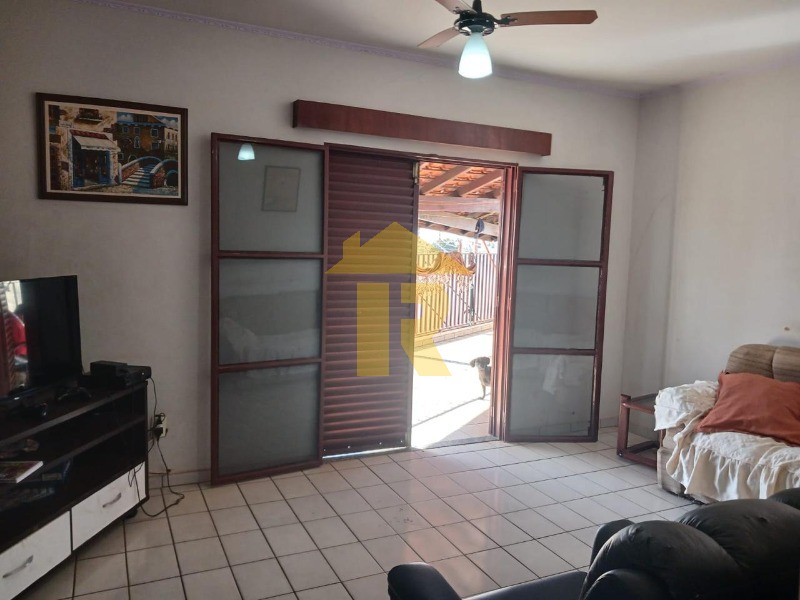 Casa com 3 quartos à venda, 367m² — foto 12 de 37
