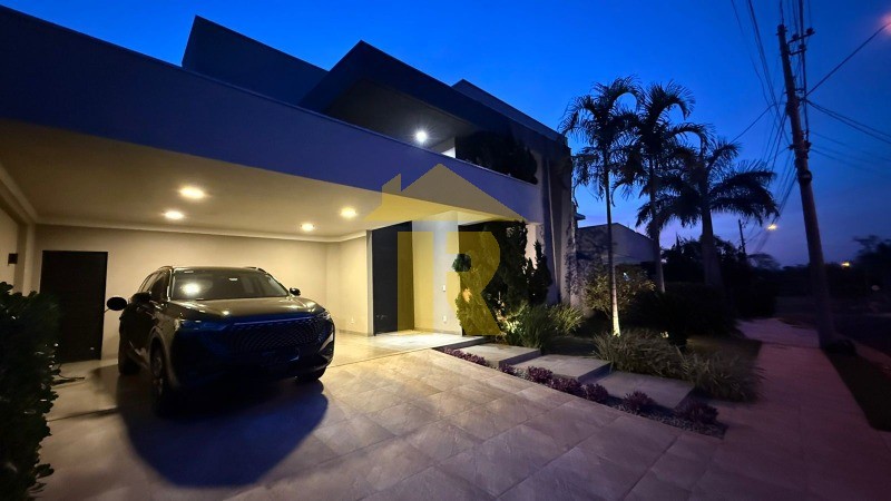Casa de Condomínio com 3 quartos à venda, 250m² — foto 2 de 31