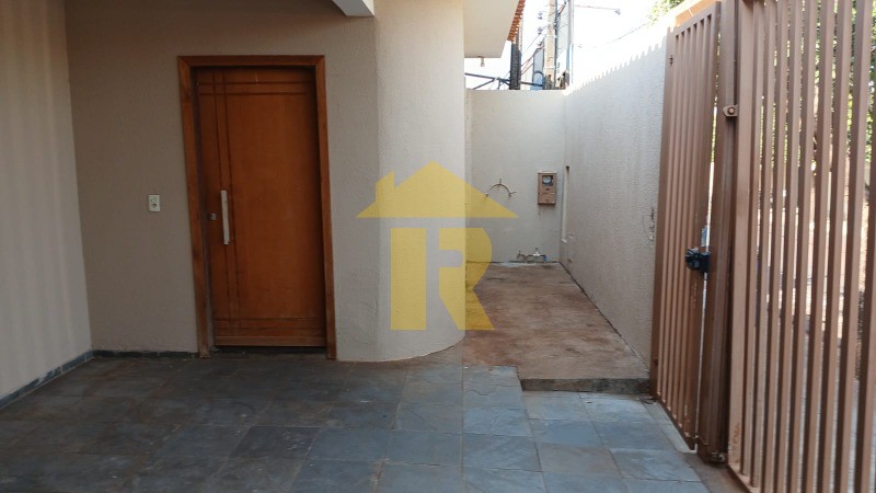 Casa com 3 quartos à venda e aluguel, 147m² — foto 3 de 28