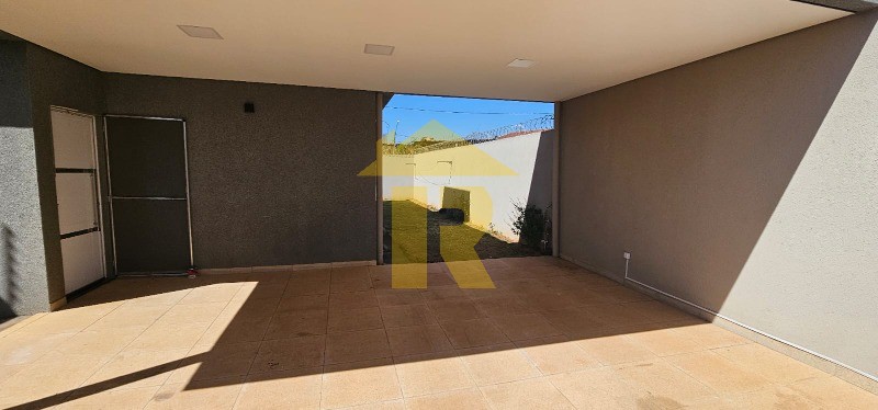 Casa com 3 quartos à venda e aluguel, 120m² — foto 4 de 32