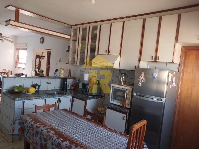 Casa com 3 quartos à venda, 367m² — foto 17 de 37