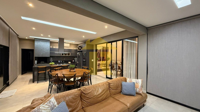 Casa de Condomínio com 3 quartos à venda, 250m² — foto 13 de 31