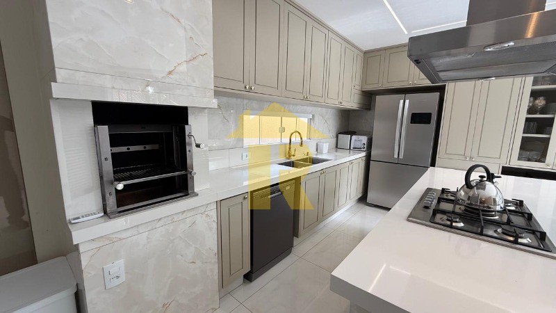 Casa de Condomínio com 3 quartos à venda, 250m² — foto 18 de 47