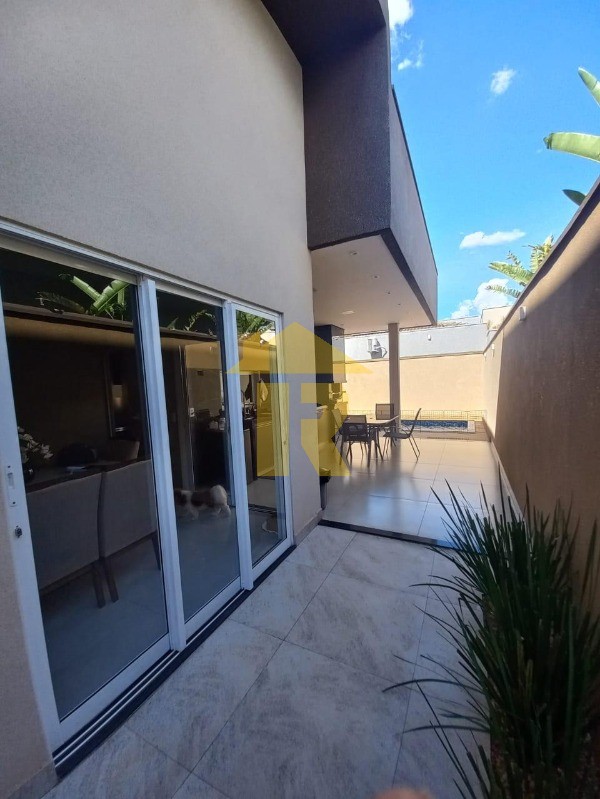 Casa de Condomínio com 3 quartos à venda, 145m² — foto 11 de 39