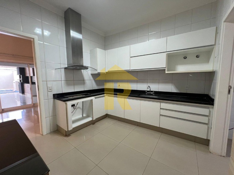 Casa de Condomínio com 3 quartos à venda, 220m² — foto 11 de 27