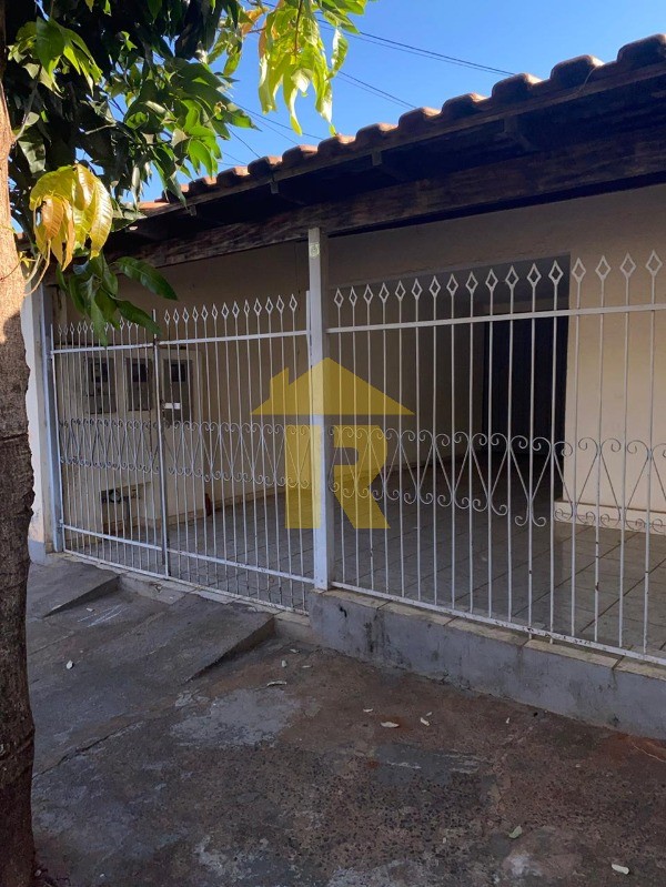Casa com 3 quartos à venda, 200m² — foto 2 de 34
