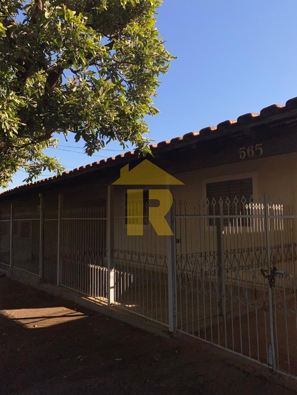 Casa com 3 quartos à venda, 200m² — foto 3 de 34