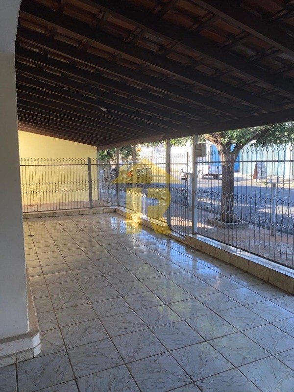 Casa com 3 quartos à venda, 200m² — foto 4 de 34