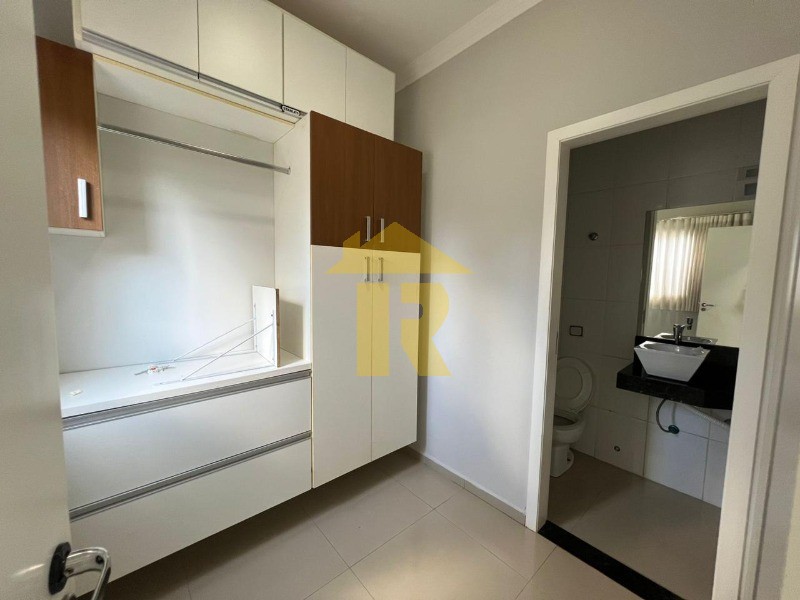 Casa de Condomínio com 3 quartos à venda, 220m² — foto 15 de 27