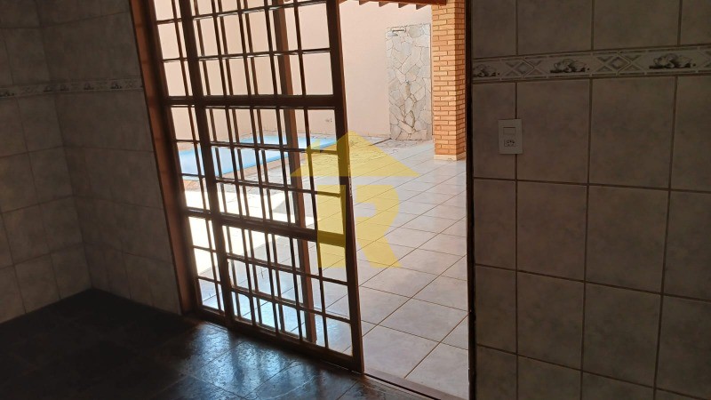 Casa com 3 quartos à venda e aluguel, 147m² — foto 8 de 28