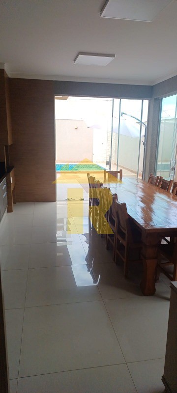 Casa de Condomínio com 3 quartos à venda e aluguel, 216m² — foto 12 de 33