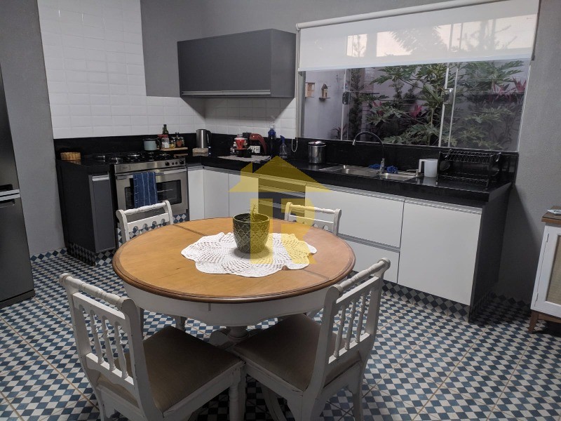 Casa com 3 quartos à venda, 186m² — foto 4 de 36