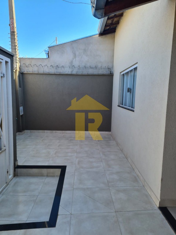 Casa com 3 quartos à venda, 95m² — foto 2 de 22