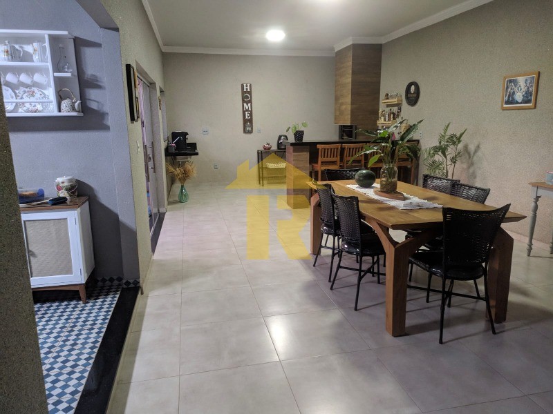 Casa com 3 quartos à venda, 186m² — foto 8 de 36