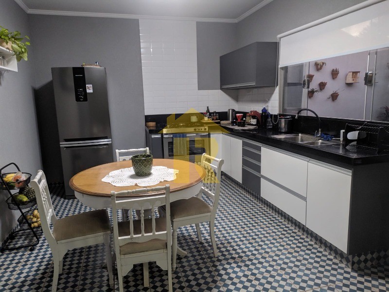 Casa com 3 quartos à venda, 186m² — foto 5 de 36