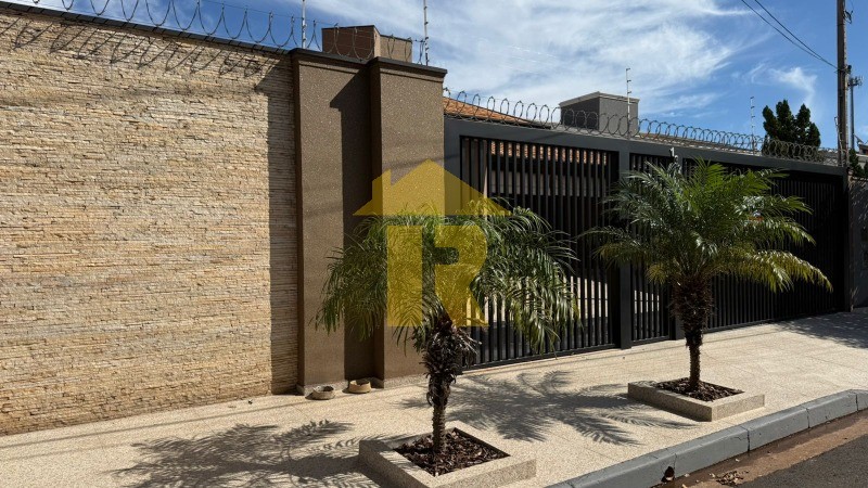 Casa com 3 quartos à venda, 196m² — foto 1 de 20