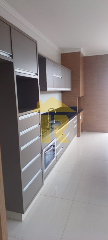 Casa de Condomínio com 3 quartos à venda e aluguel, 216m² — foto 9 de 33