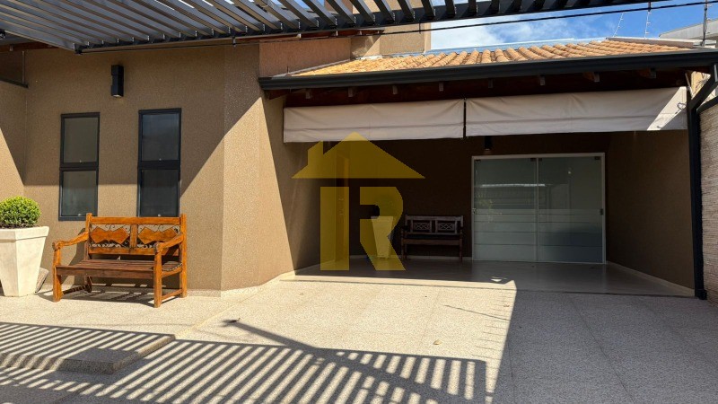 Casa com 3 quartos à venda, 196m² — foto 3 de 20