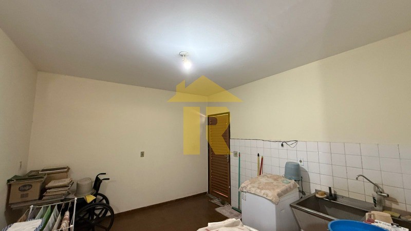 Casa com 3 quartos à venda, 305m² — foto 20 de 24