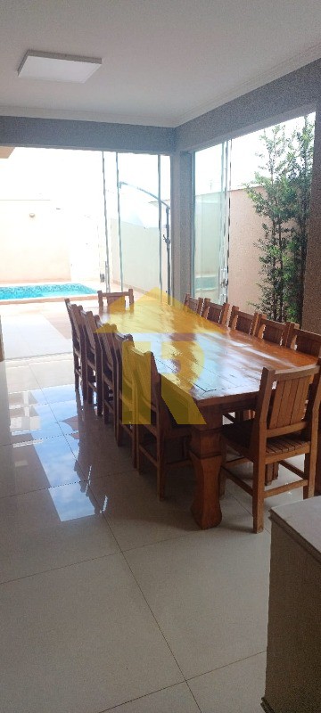 Casa de Condomínio com 3 quartos à venda e aluguel, 216m² — foto 13 de 33